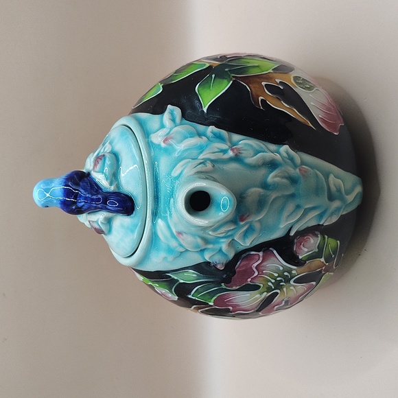 Blue Sky Ceramics Dogwood Teapot, featuring a Blue Bird on The Lid/Floral Design - Picture 2 of 8
